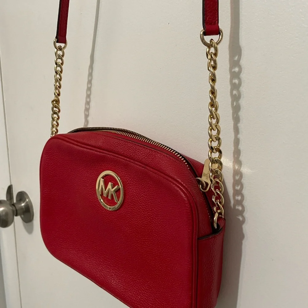 Michael Kors Red Fulton Pebbled Leather Crossbody Bag zip top chain/Buckle strap